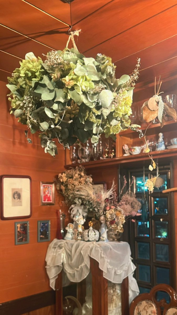 papico3700's tweet photo. AIイラスト展を開催する、幻想喫茶の店内一部です🥀
主催作品とともに、皆さまの幻想イラストを展示します🌟

#幻想喫茶異世界交流展
#AIイラスト
#AIart️️️️️️️️️️️️️️️️️️️️️️️️️️️️️️️️️️️️️️️️️️️️️️️️️️️ 
#AIartist
#AIイラスト展 https://t.co/lPkVatn1EC