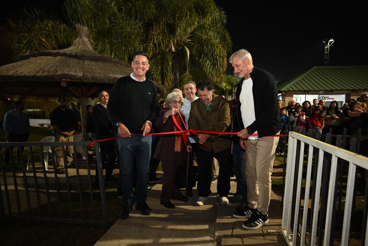 miguelsiciliano's tweet photo. ¡INCREÍBLE LA NUEVA PILETA DEL CLUB BARRIO PARQUE!

Compartimos un hermoso momento con la familia del #ClubBarrioParque con la apertura la nueva pile que es un orgullo para la institución y para toda Córdoba, porque suma un espacio para el deporte, la recreación y el encuentro. El apoyo a nuestros clubes se traduce en beneficios para los socios y los vecinos, en definitiva, para los cordobeses.

Barrio Parque acompaña a más de 3.600 deportistas en distintas disciplinas y demuestra todos los días el valor enorme que tienen los clubes en la formación, la contención y la vida de los barrios. Sigamos juntos, haciendo cada día una provincia mejor.

#HacerParaCrecer
