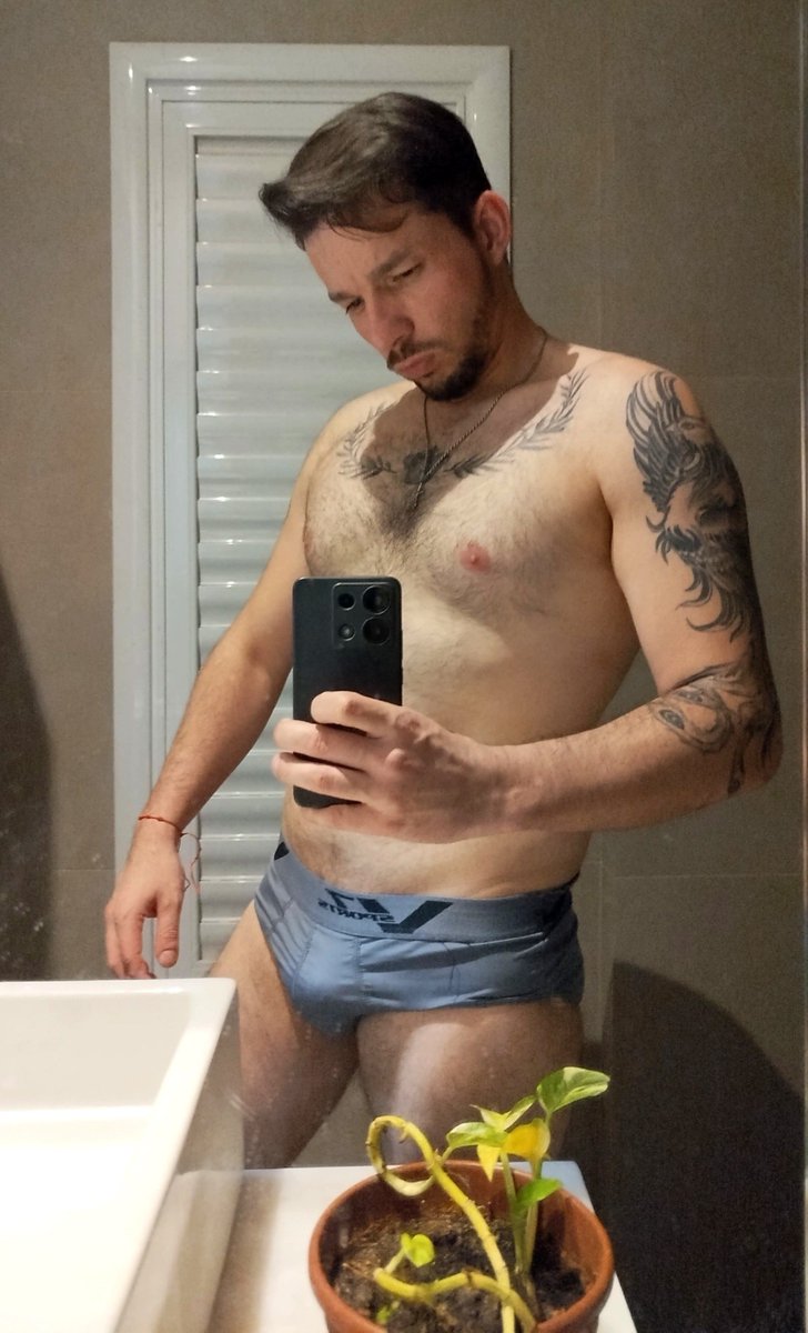 gilmar3031's tweet photo. Calor ♨️ 
@boygostoso24
@BoyGaySex 
https://t.co/5GEpLiKatk
#foureveryou2 https://t.co/P45kmSwJ7Q