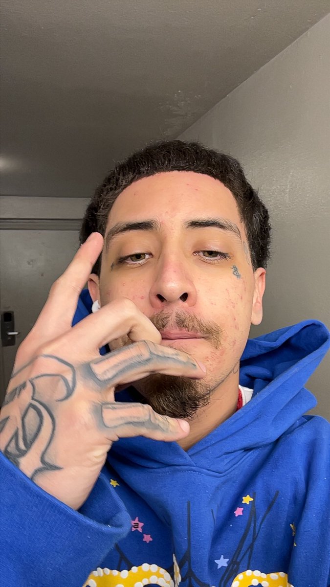 pierrebk223's tweet photo. 🫴🏼💰👣🅿️ #trap #fresno559 #brokebitchK https://t.co/eaEAQKOglq