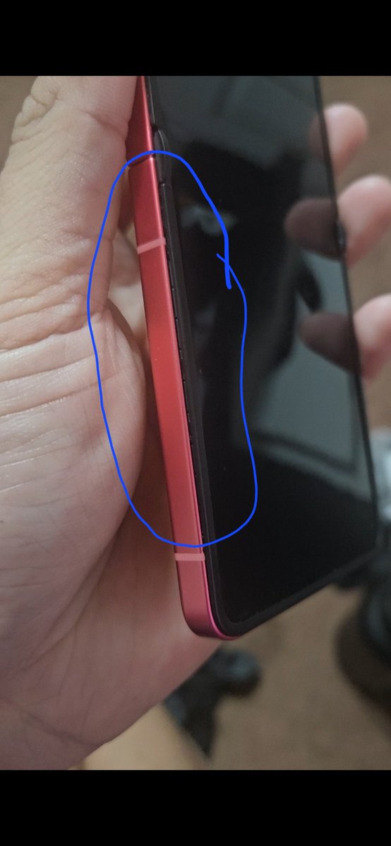 EJ_the's tweet photo. Imagine trying to get your phone repaired under warranty but they want you to pay $800 instead. You decline, then send your phone back more damaged than when you sent it in. Samsung in a nutshell.  #GalaxyZFlip7 #GalaxyUnpacked 
@SamsungMobileUS @SamsungMobile https://t.co/bEHmzPFM4O