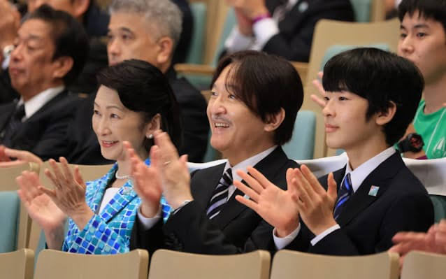 o_oyppppp's tweet photo. @debussymooon 令和はめちゃくちゃ。
妃殿下の役割は大きいですね。
今上陛下がお妃選びを間違わなければ……

早くお代替わりしてほしいです。 https://t.co/0o4Ocgd6AB
