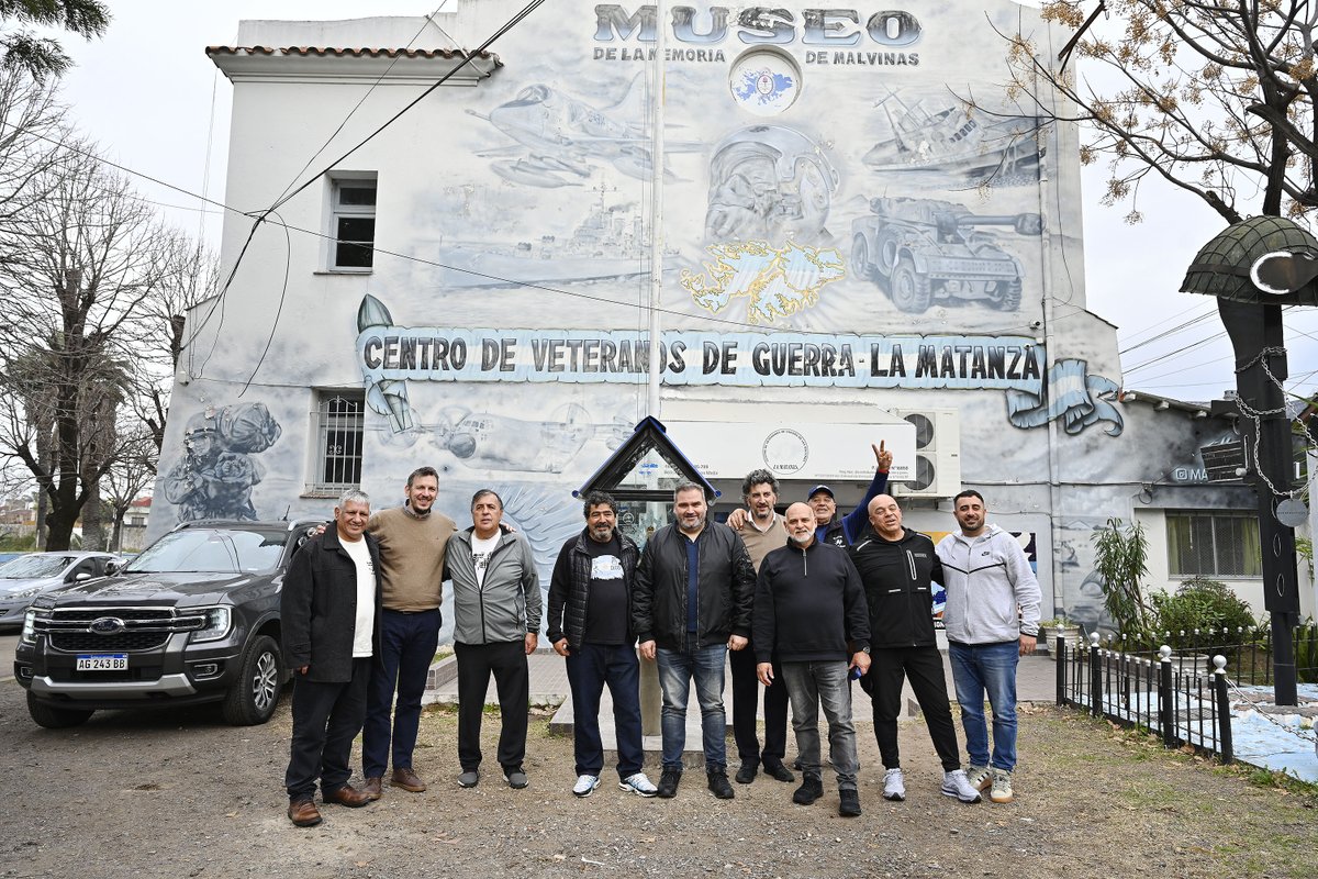 JCuattromo's tweet photo. Visitamos el Centro de Veteranos de Guerra de #LaMatanza para reconocer a nuestros héroes de Malvinas y acercarles beneficios concretos:

✅ Paquetes de productos totalmente bonificados.
✅ Atención prioritaria en sucursales.
✅ Refinanciación de deudas con tasas diferenciales. https://t.co/5YM3kLv6R9