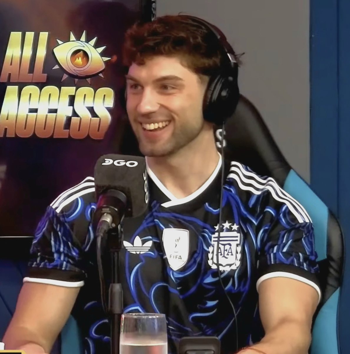 K80537's tweet photo. Las camisetas de la suerte en los streams 🫶✨️ https://t.co/stybACGUWK