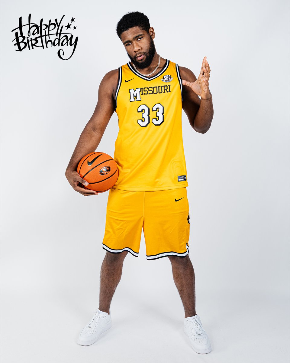 MizzouHoops's tweet photo. Happy 21st Birthday, Jaylen!! 🎂🪅🎁🎈

@Jaylencarey1 // #MIZ 🐯 https://t.co/umSTsPUsNU