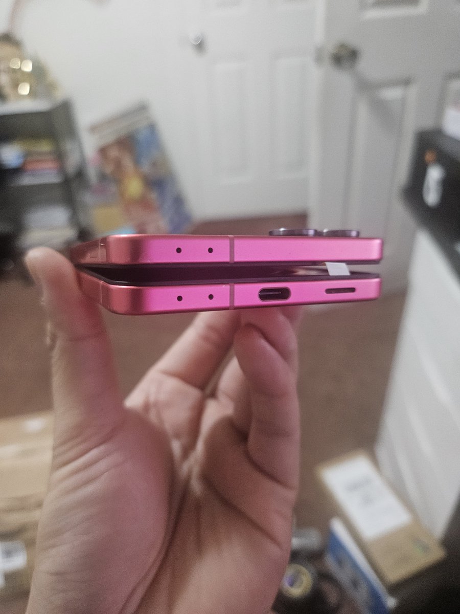 EJ_the's tweet photo. @SamsungMobileUS Sent phone in for repair under warranty and they wanted me to pay because theres "water markings" under the lcd screen. Then they send it back in WORSE condition. Dont be fooled.  #GalaxyGiveaways #GalaxyZFlip7 #GalaxyWatch8 https://t.co/juo8BhwpZR