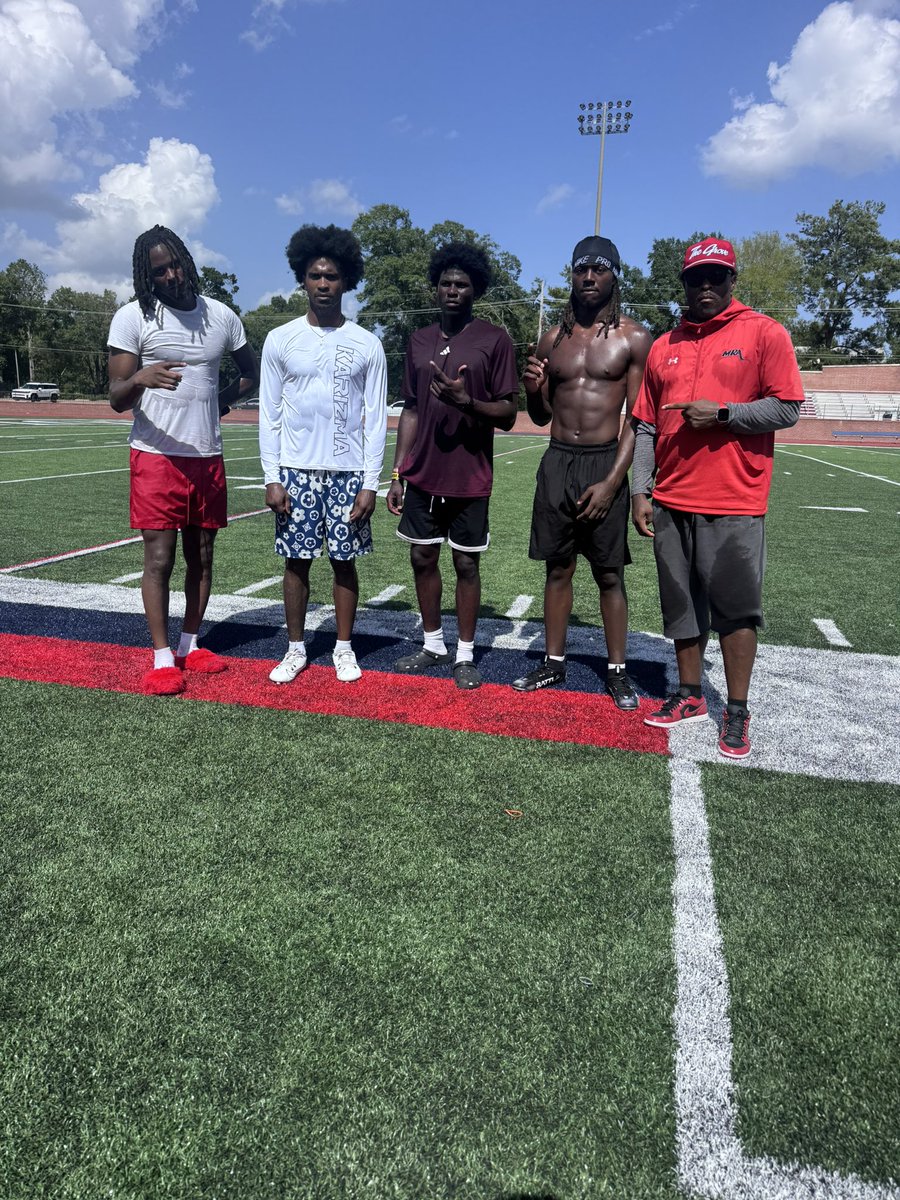 ESPN3ALLDAY's tweet photo. Lab 🧪

@MalikHeath2 
@djmontgomery___ 
@M_Fletcher9 
@JaydenJones_QB https://t.co/PBmzPq5loJ