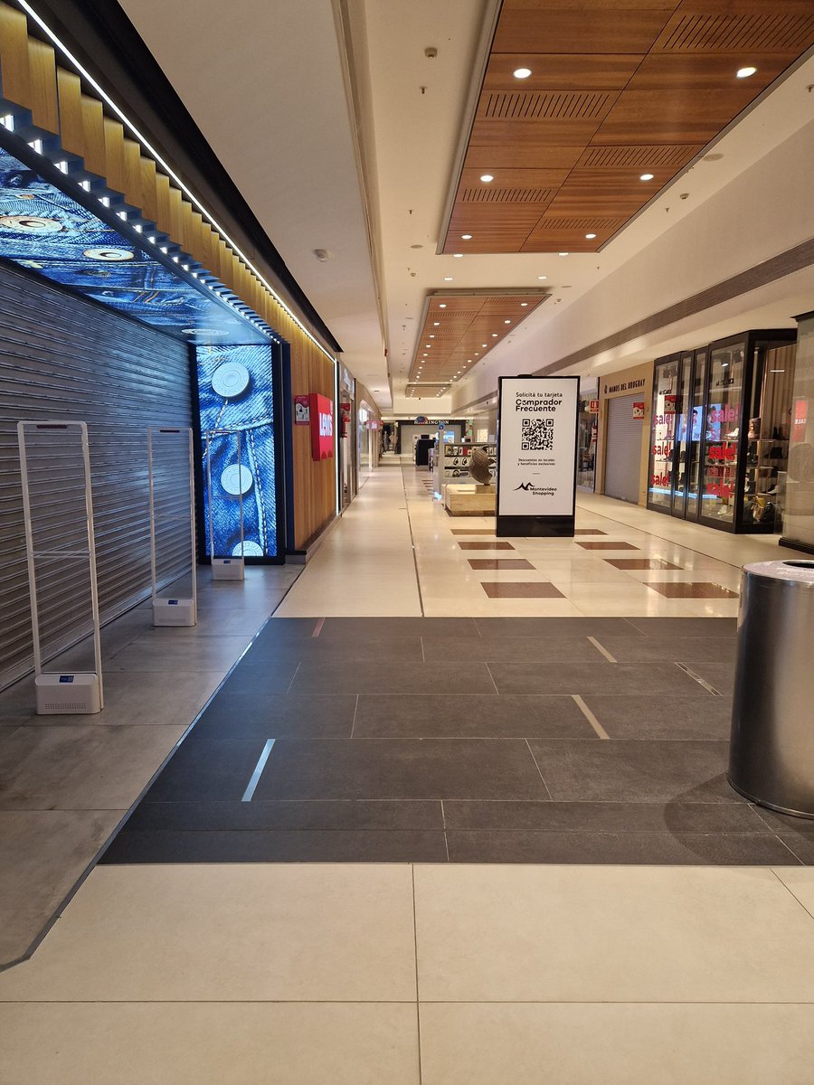 liminalesuy's tweet photo. 📍Montevideo Shopping, Montevideo https://t.co/1xSfhl8dCq