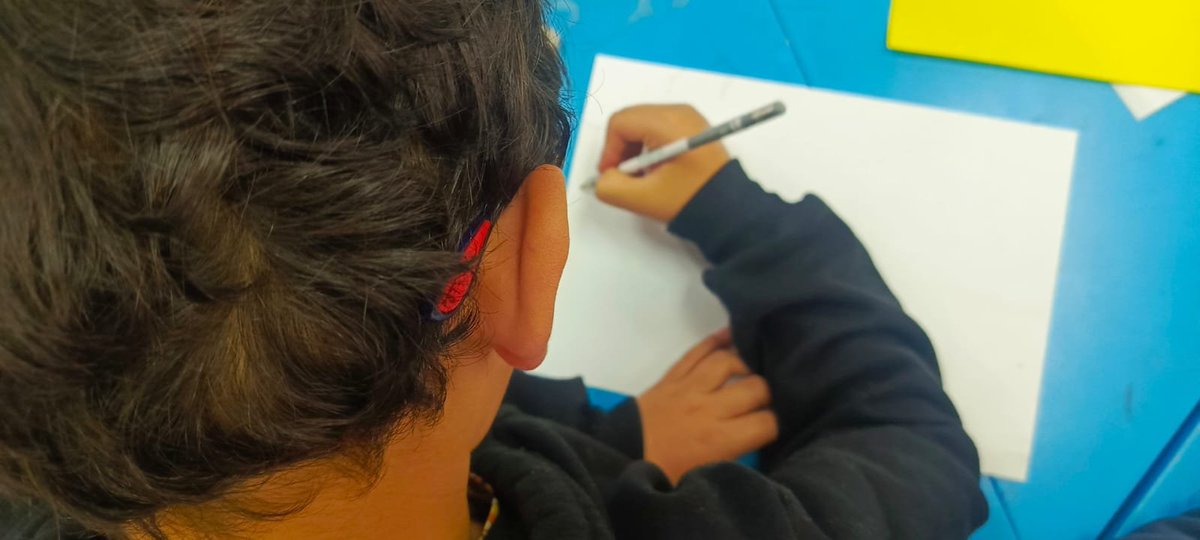 quitocumanda's tweet photo. ✍️ #VeranoDeLasArtes |  Hoy la imaginación tomó forma en el Parque Urbano Cumandá. 

Niñas y niños participaron en "Mi Monstruo" 👾, un laboratorio de escritura creativa donde dieron vida a personajes e historias nacidas de su imaginación.

@culturaquito

#QuitoRenace https://t.co/3g3K5yn0FY