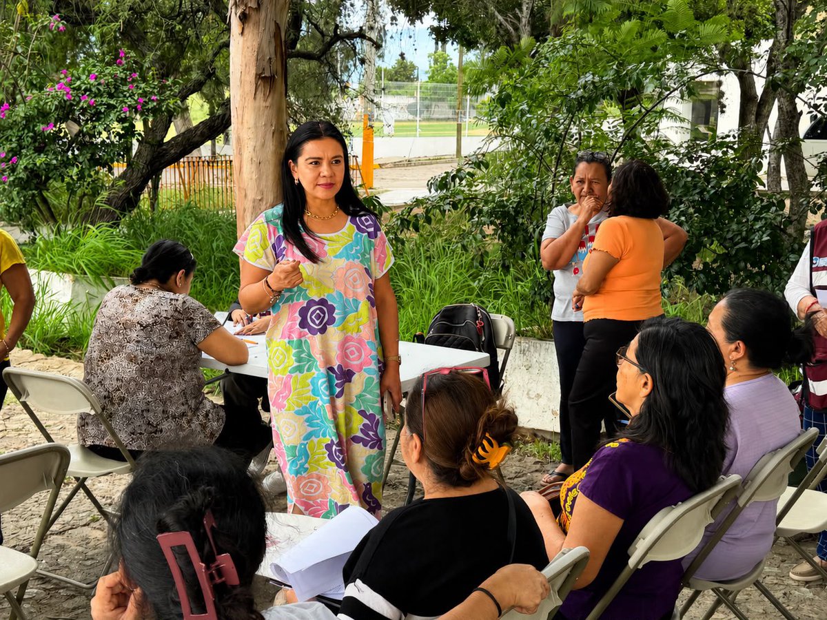 adyalt's tweet photo. En el fraccionamiento El Rosario iniciamos el registro de mujeres al programa Tandas Mujer Primavera, una estrategia impulsada por el gobernador @salomonj para fortalecer el emprendimiento, la autonomía económica y el bienestar de las mujeres oaxaqueñas. https://t.co/LEeNnoCNSD