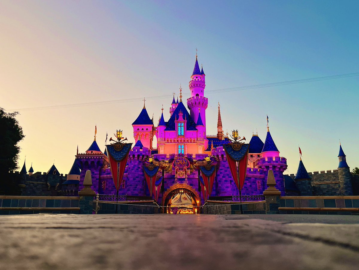 happiest_place's tweet photo. Happy Anniversary
the Happiest place on Earth https://t.co/kmamwm67CD
