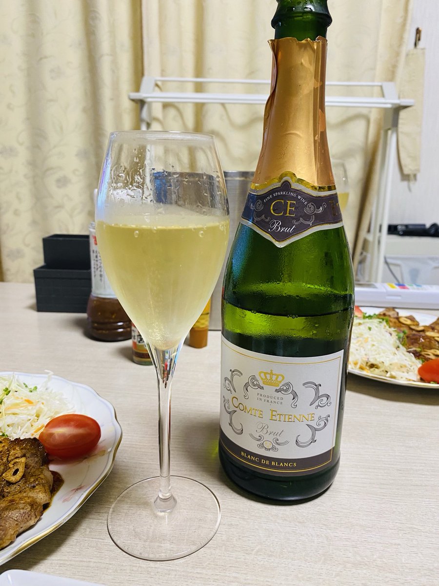 JurianChoco's tweet photo. おはようございます☀

昨夜はトンテキと泡ワイン🫧で晩酌でした🥂
豚肉食べると元気になる気がする…！
こんな厚くて柔らかいお肉、昔は無かった気がするなぁ〜
生産者様と調理してくれた我が家のシェフに感謝🙏✨ https://t.co/yKAUNWY5k2