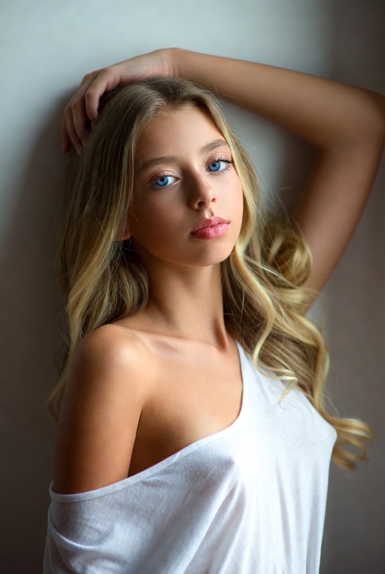 Blacked_High's tweet photo. Young white beauty #bbc #blacked #bnwo #ai https://t.co/TJOxe47fPX