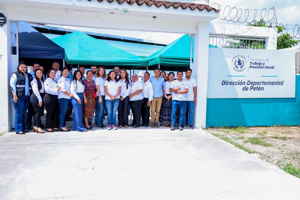 MINTRABAJOGuate's tweet photo. ¡Gira de trabajo en Petén! 🇬🇹🫱🏾🫲🏽
La Ministra de Trabajo y Previsión Social, Miriam Roquel, supervisó la Dirección Departamental del #MintrabGT en #Flores, #Petén para verificar las condiciones laborales y la atención al público.
#SedesMintrab #GiraMintrab #UtzSamaj https://t.co/0lrez0eu2b