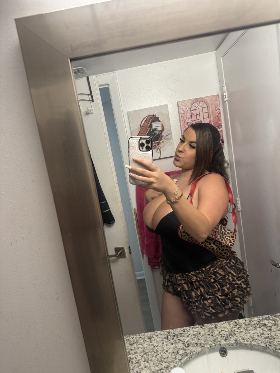 lizzyy tweet media