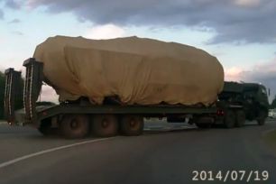 mouw5284's tweet photo. Buk spotted being taken away after the attack.

MH17 - The Open Source Evidence - bellingcat https://t.co/M4fikPfN2Q https://t.co/GdSg2pDs3v