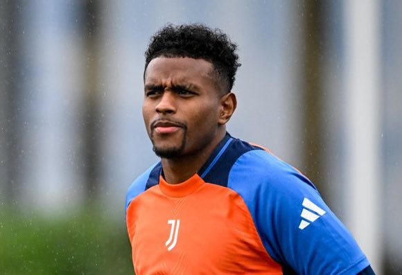 bjkactufr's tweet photo. 🚨🇨🇴 Beşiktaş poursuit les négociations pour le transfert de Juan Cabal. 

(Di Marzio) https://t.co/bxrQkD1xFG