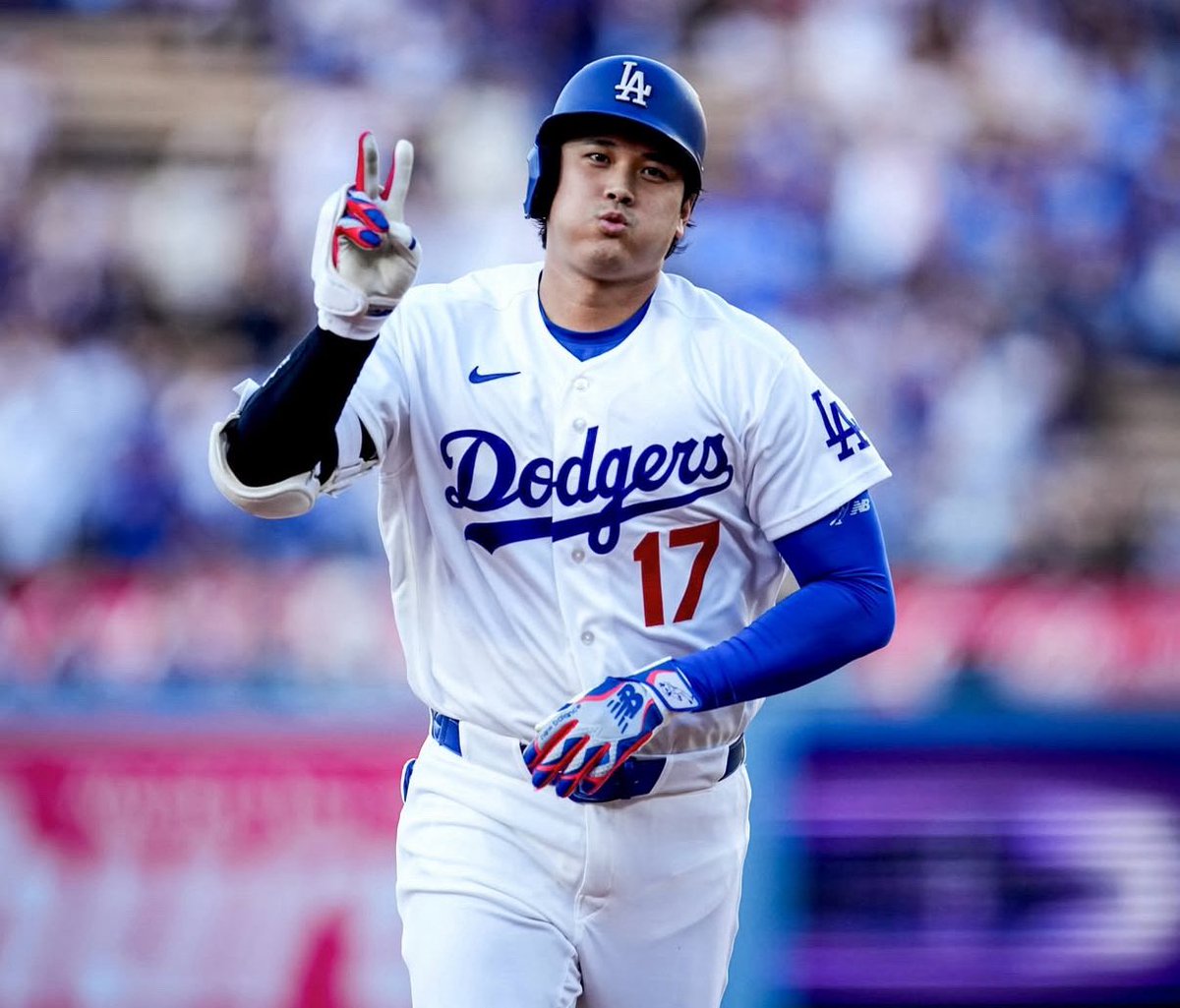SleeperDodgers's tweet photo. Dave Roberts highly doubts Shohei Ohtani will need knee surgery this offseason, per @DodgersNation https://t.co/6aQIDB8lQK
