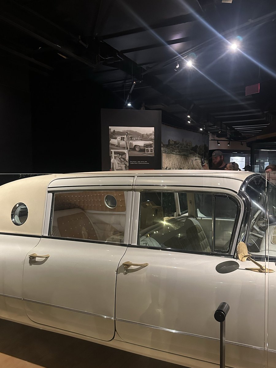 FreddyLA7's tweet photo. We spent our afternoon in Nashville visiting the Country Music Hall of Fame. As new fans of the genre, it was amazing to learn about the history and all the incredible stories behind it. Before today, we only knew about ten country artists. Now it feels like we know them all. https://t.co/jVncBtT9Al