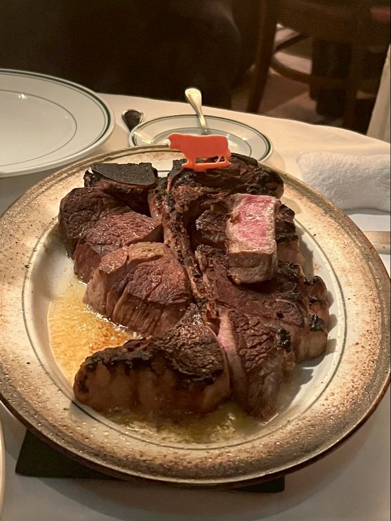 ko_chan0110's tweet photo. １年ぶりのウルフギャング🐺
安定にロブスタービスクが1番おいしかった🦞
最上位の空間で
最上位のサービスを享受することによって人間としての深みが出てくると思うので
若い時に背伸びするのは大切だと思いました。 https://t.co/nasIefXqPz