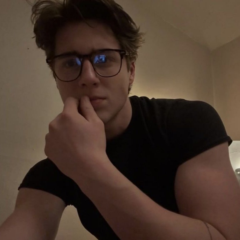MARAUDERSPANIC's tweet photo. ⠀
. 𖤝 . 𖦹 — frank longbottom &amp;̲&amp;̲ @azuIejarei

.𝒊dαde: 18 anos
.𝒑ronomes: ele/dele
.𝒂no: sétimo
.𝒄αsα: grifinória
.𝒔tαtus: espectador
.𝒔hαpe(s): silas johnson
⠀ https://t.co/cIqz1jH63G