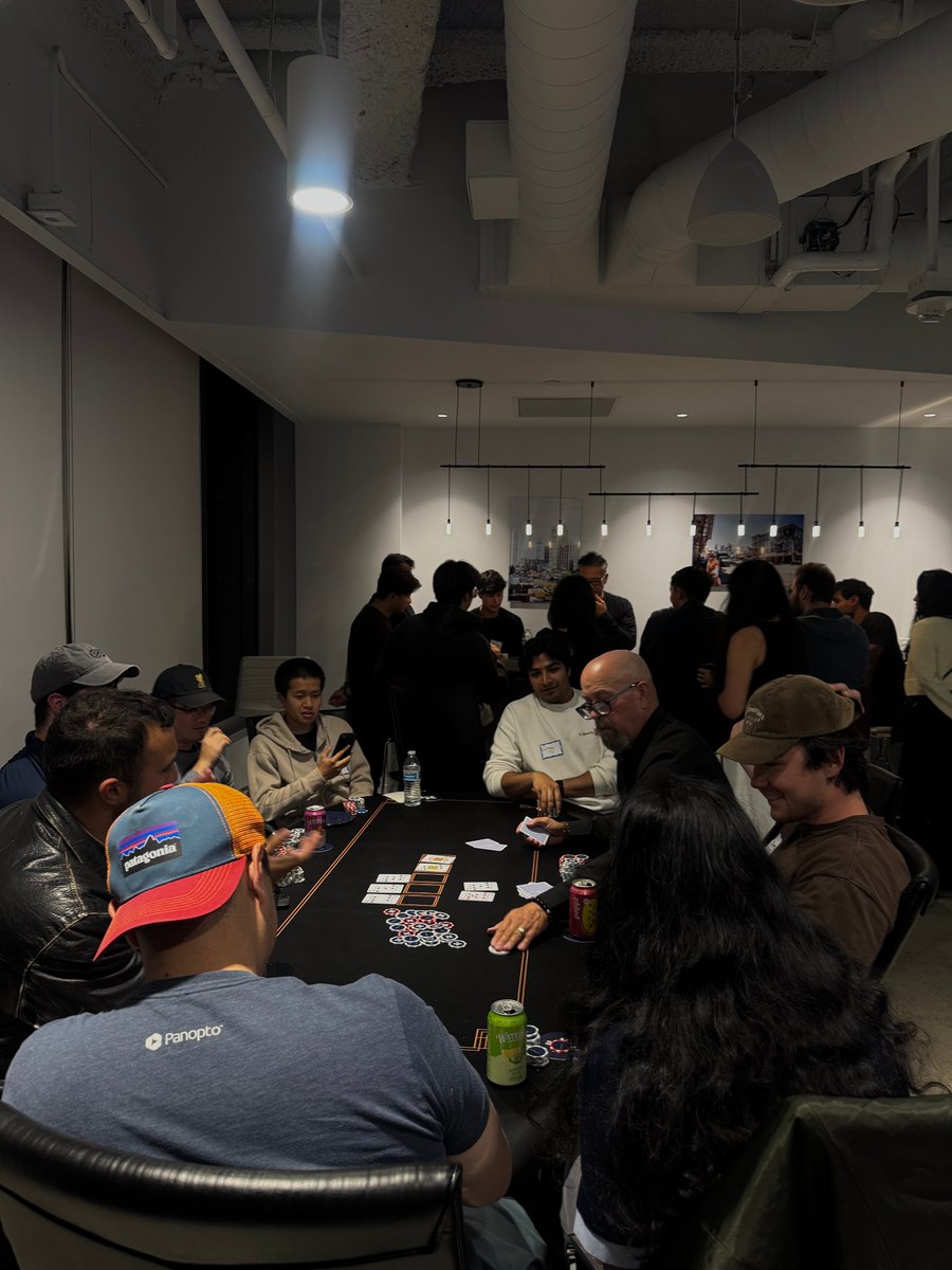 valeriesima's tweet photo. proof that poker is a great reason to get tech ppl together in sf:

@contourai_ 💙 https://t.co/QRiBCLQZzc