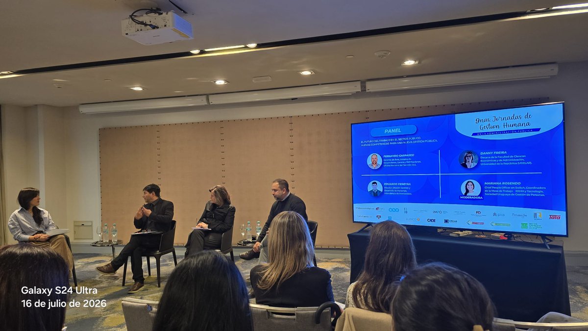 eduardofpereyra's tweet photo. Agradezco la invitación de #GPU #GestiónDePersonasUruguay para compartir mesa de diálogo en las 9as. Jornadas de Gestión Humana en la Administración Pública, con #FernandoCarrasco (ONSC) y #DannyFreira @Udelaruy 
Tema que debe tener más atención desde el Estado y los sindicatos. https://t.co/DNTD4ENbQp