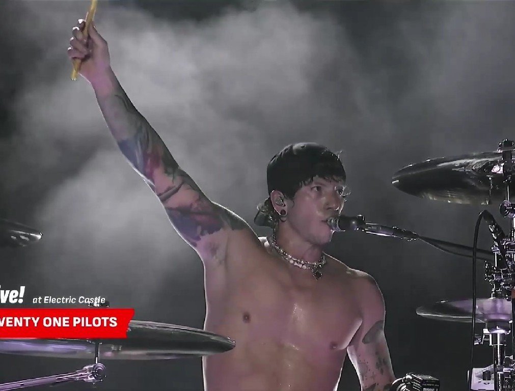 Josh dun's armpits CEO tweet media
