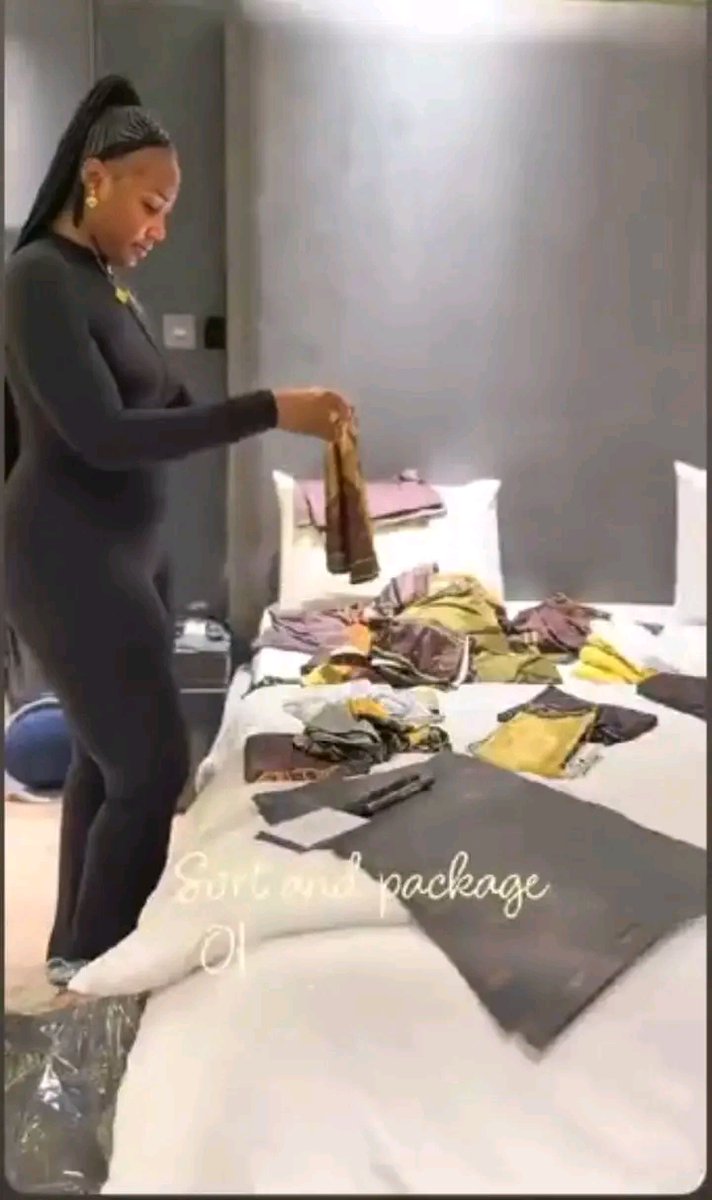 Bahdlex_'s tweet photo. #SULTANA ππ
Omoh! My baby is busy getting the bag and cashing out.
Check out the packaging of her #scarves. With Sultana, it's premium or nothing.
#SultanaFarida #SultanaFarida #SultanaFaridaAuduson #BBNaija Bahdlexempire #bahdlex #Bahdlexblog #Bahd #Lex #BBN https://t.co/WBP5WMFSOf