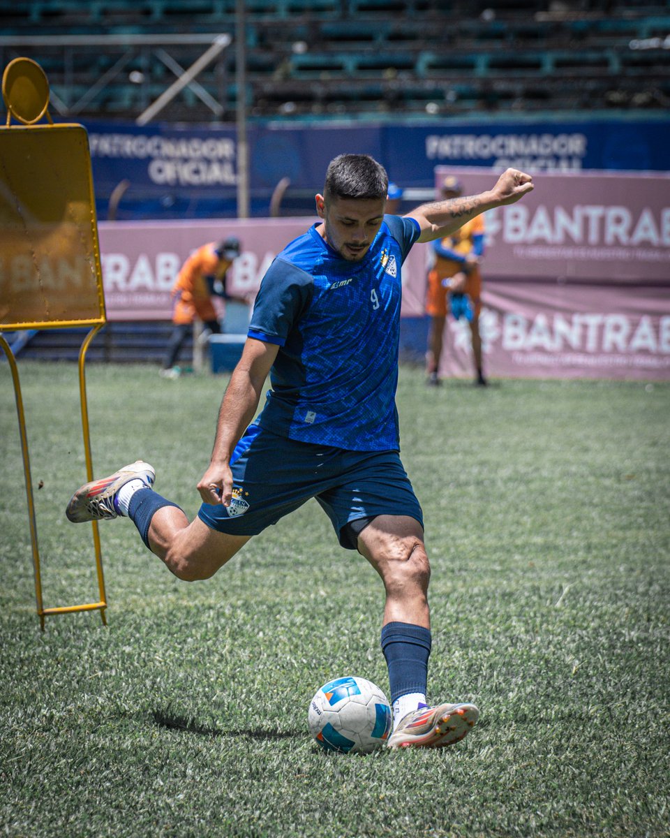 CobanImperial's tweet photo. 💙 Precisión, intensidad y compromiso. ⚽

Seguimos afinando detalles en la recta final de la pretemporada.

#VamosCobaneros https://t.co/mSXYFiDDgc