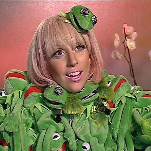 AMENARTPOP's tweet photo. 17 years ago, lady gaga wore her iconic kermit the frog dress on german tv. https://t.co/YDjsBRIxrG