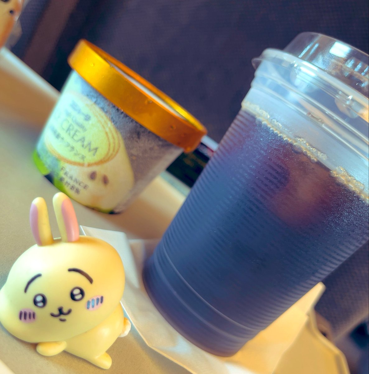 p_ko_ZoomZoom's tweet photo. おはよーございます😃

朝から
シンカンスゴクカタイアイスw

いただきます😋 https://t.co/yh9RtGmiAu