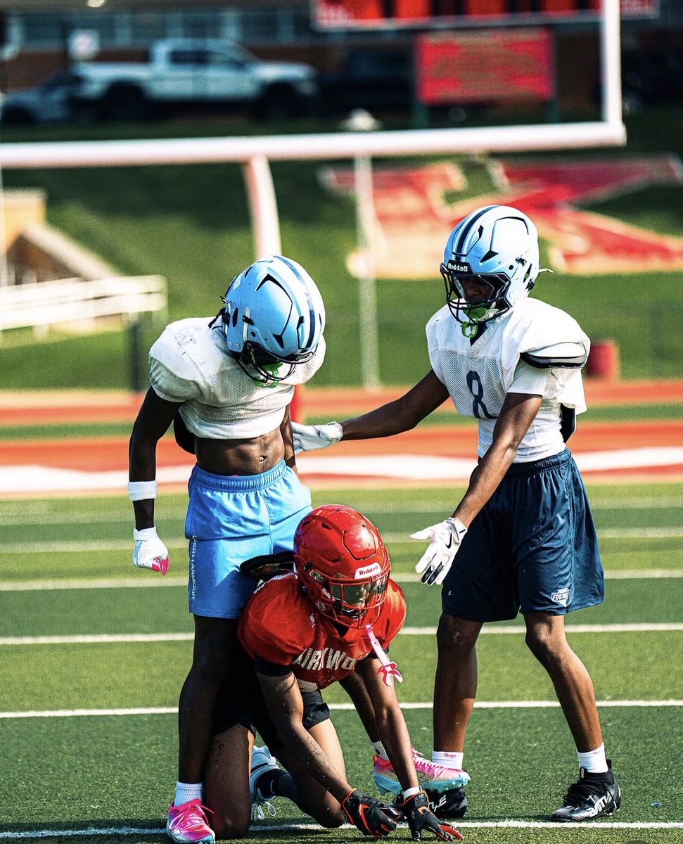 Carywillisjr_1's tweet photo. That Summer Grind Hit Different 💪🏾
@BTHSEastLancers 
@BELancerFB 
@cartergreports https://t.co/LqrsO5fgKG
