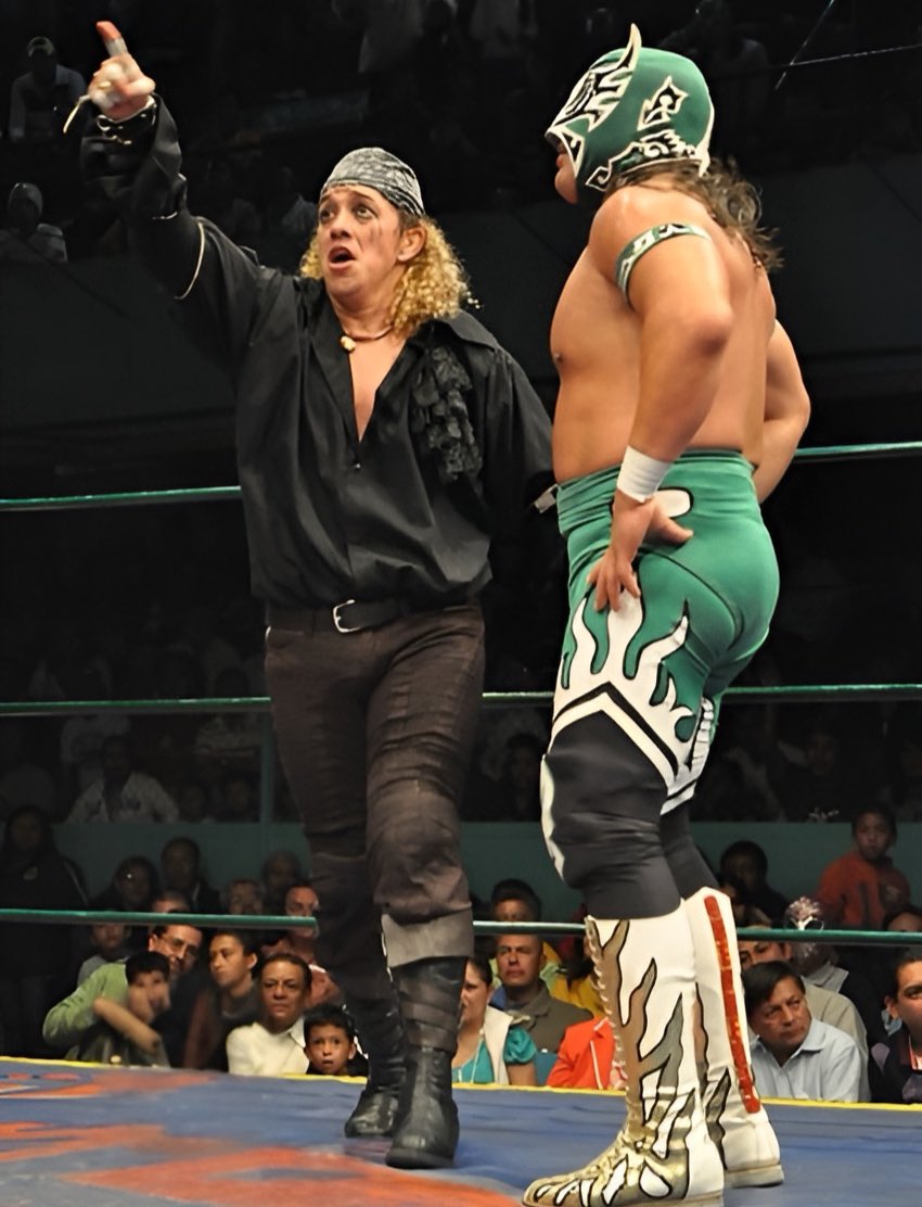 LuchaLibreYYa's tweet photo. Una gran pareja sin lugar a dudas. ¡Excepcionales batallas nos regalaron! #FotoDelRecuerdo https://t.co/9NbtrfXaZl