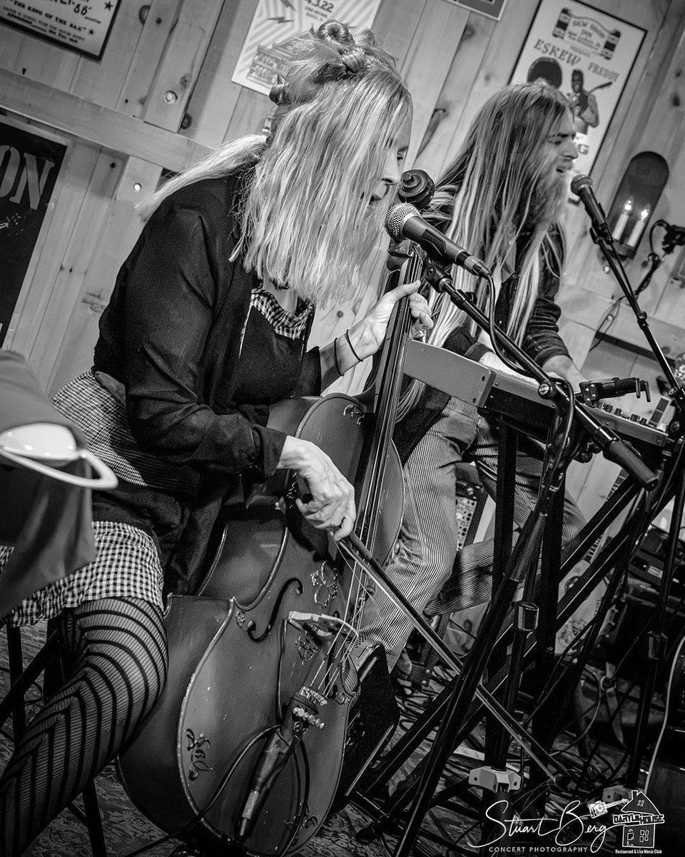 DarylsHouseClub's tweet photo. Stuart Berg too some great pix of the Slambovians Circus of Dreams show! Thank you for capturing. Enjoy! #stuartberg #slamboviancircusofdreams #darylshouseclub https://t.co/n9kKuWDeFu