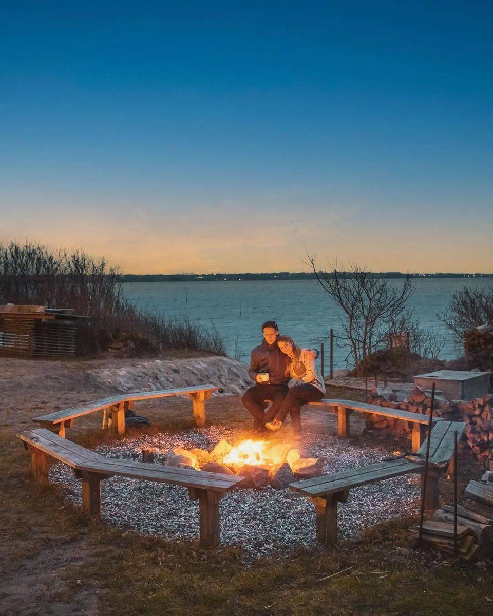 junheene21's tweet photo. Just spent the best 48 hours camping under starry skies, eating s’mores that melted in my mouth, and forgetting all about work emails. Pure magic right here https://t.co/mQPrwMBpAd
