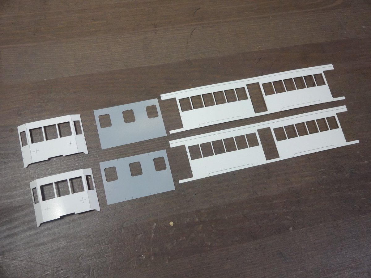 MuYou96844's tweet photo. 食卓で走らせるために紙から作る名鉄モ750(DCCサウンド付)。
窓抜き完了。 https://t.co/2WigwcSNmj
