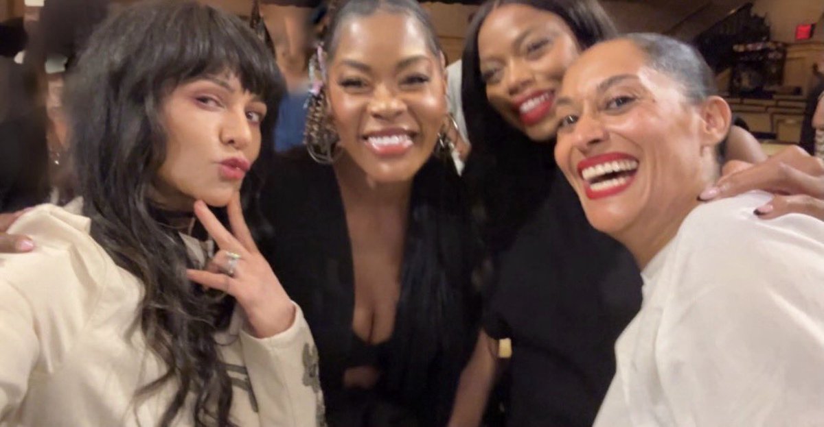 106th's tweet photo. Always love seeing a #Girlfriends reunion 😍

The ladies came to NYC to see Tracee in the Broadway show "Every Brilliant Thing" https://t.co/KTJ8tSYmtc