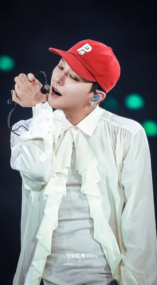 Omoshalewa44's tweet photo. Cute Jiyong😍🥰 https://t.co/9BZlYjUn8w