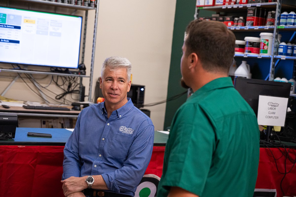 OReillyCareers's tweet photo. Our leadership visits #TeamOReilly regularly, and this week, they focused on the southeastern U.S. CEO Brad Beckham said, "Our culture is very much alive. We learned so much about where our work lies as we continue to give our teams the tools and support they need." https://t.co/rs94BpzaKu
