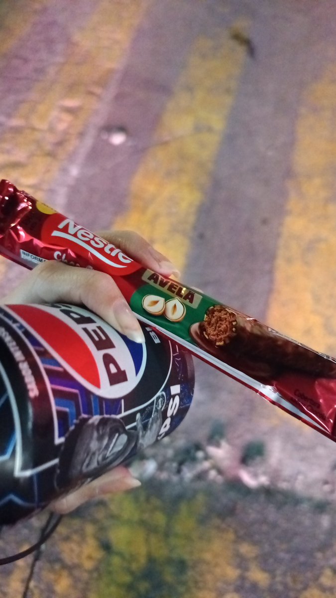 doyfavrr's tweet photo. todo dia vou na loja de conveniência comprar minha pepsi zero antes do trabalho para sobreviver mais uma noite ou tentar me matar (tenho gastrite https://t.co/VtCE4JyFVy