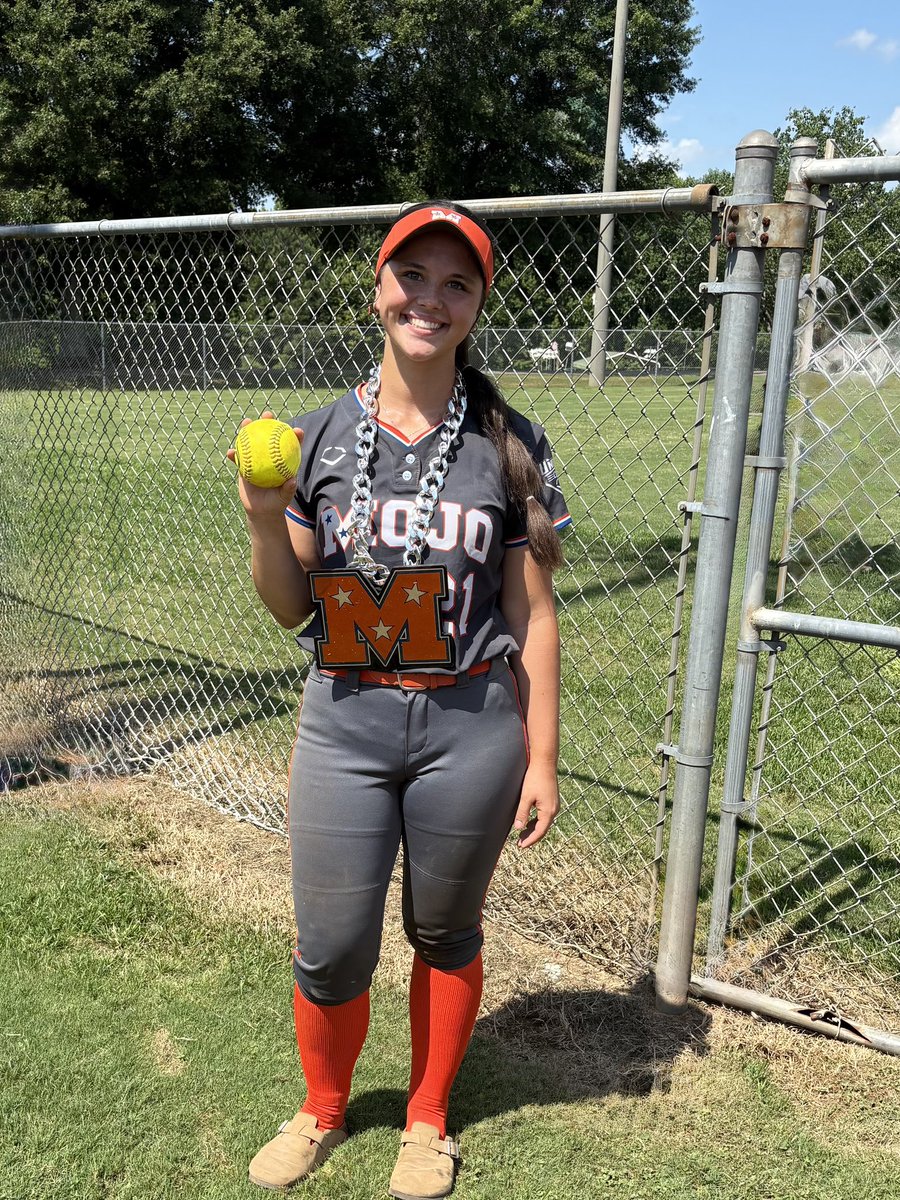 Rylee_Dotson27's tweet photo. Days 1 and 2 done! Me and my @Mojo_Carolinas team is 4-0 going into bracket play! Also started off day 2 with my first ever grand slam ��💣! 
@NGUSoftball_ @ErskineSoftball @CoachIndia_USCA @ETSUSoftball @rwwagner @CofCSoftball @SidwellRob @MaggieMrowka @SoftballSwu https://t.co/c0OEcxLOFk