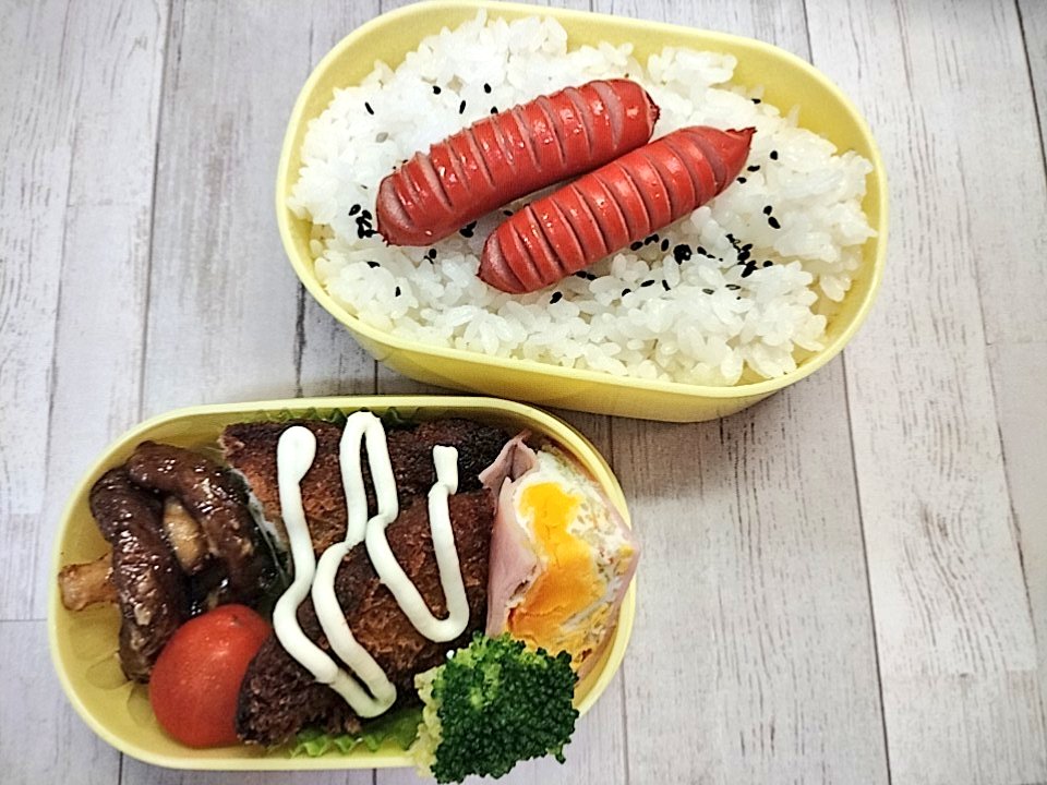 cubby_B's tweet photo. おはようございます☁️

アジフライ、椎茸の甘辛、レンチンハムエッグ、ブロッコリー、アップルベリー🍅、赤ウインナー
#お弁当 #お弁当記録 #通勤弁当 https://t.co/RNrIwGFoMl