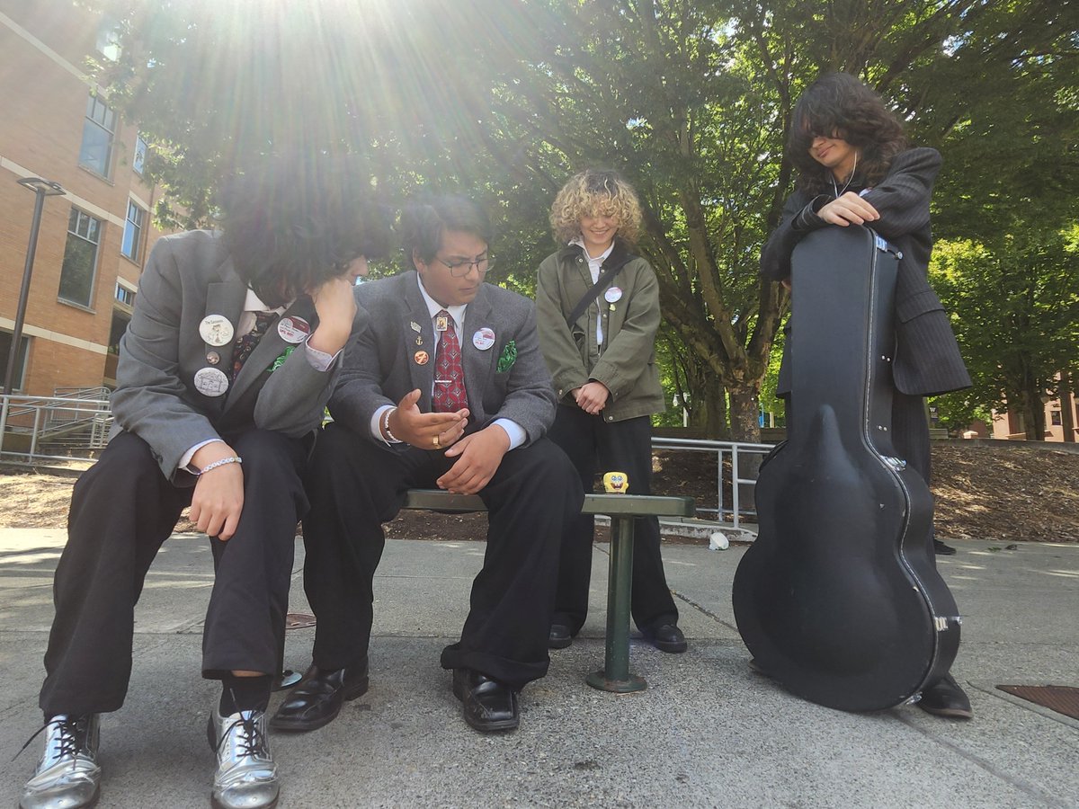 TheCassanosBand's tweet photo. lil bob with the 'sanos in the big 'coma https://t.co/lqTApmF0Gs