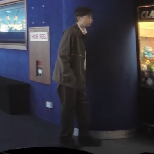 liverqlone's tweet photo. naim's sweaterpaws 😭💔😭💔💔😭💔😭 he's the tiniest person ever to exist😭💔💔😭😭💔😭💔 https://t.co/7Srw6DN6SU