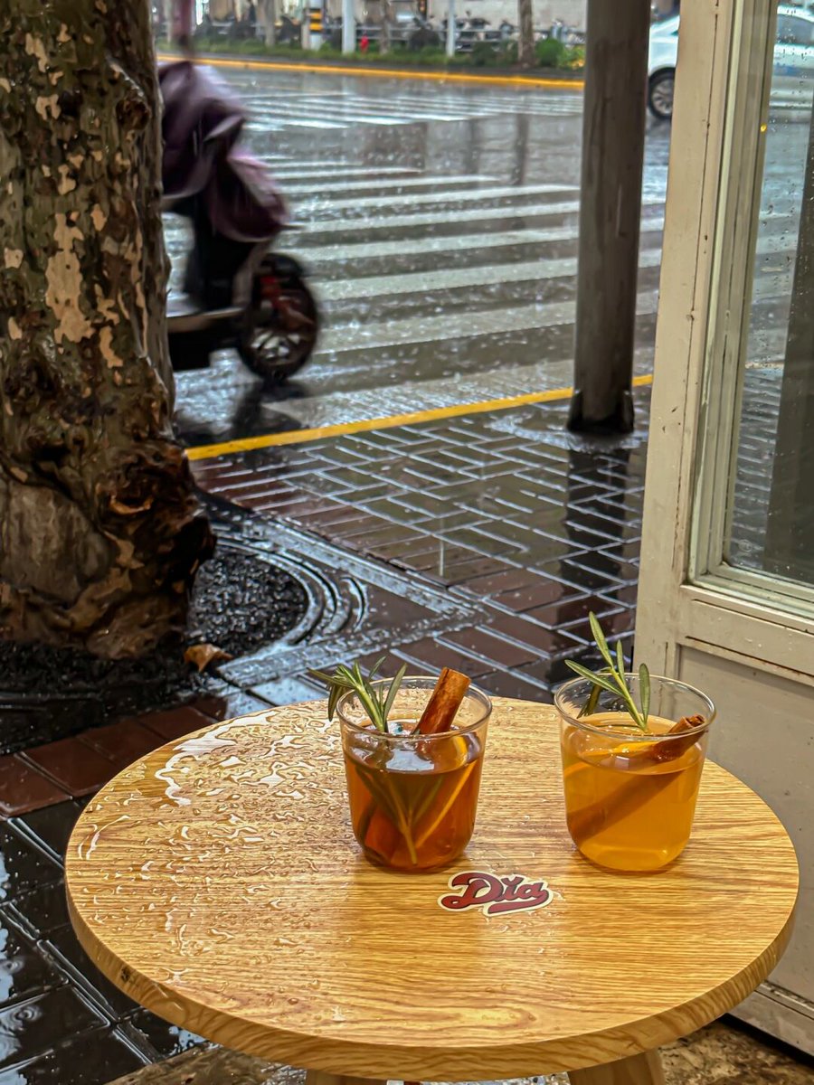 kekekeke_wuo's tweet photo. Just found a hidden gem of lo-fi beats while walking in the rain—the harmony between the rain and the gentle melody made this random walk feel like a whole new world of chill vibes. https://t.co/rDKyiBeauX