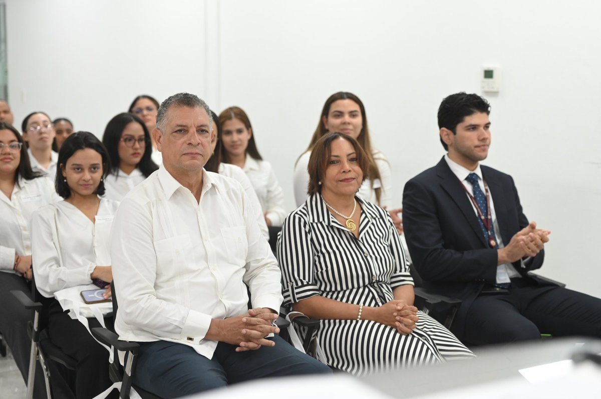 TribunalConstRD's tweet photo. Recibimos la visita de 28 estudiantes de Derecho de la @PUCMM, recinto Santiago, quienes participaron en la charla «Naturaleza y contexto del Tribunal Constitucional», impartida por la magistrada Eunisis Vásquez Acosta, segunda sustituta del presidente del #TCRD. https://t.co/GYZPqipizD
