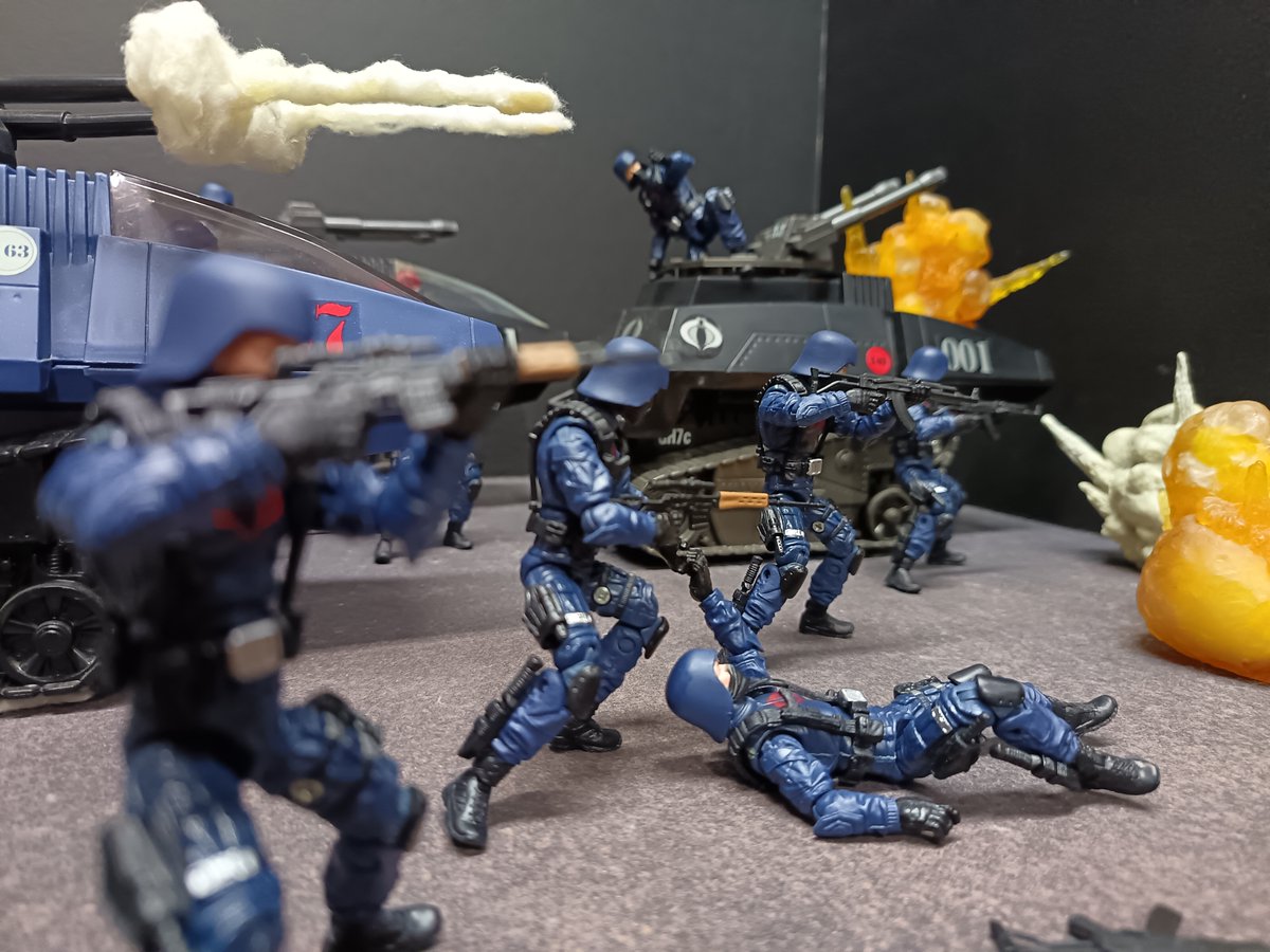 G.I.ジョーの「コブラ H.I.S.S.タンク」は,対人攻撃と重装甲という