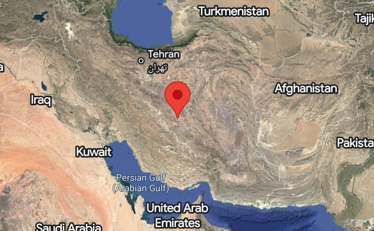 Panvar85's tweet photo. U.S airstrikes on Yazd, central Iran,

Five explosions on al-Qadir mountain area of Yazd,

The area is believed to house an Iranian underground missile base,

#Iran          
#IranWar‌
#UAE
#Qatar https://t.co/Sth3jAacCZ