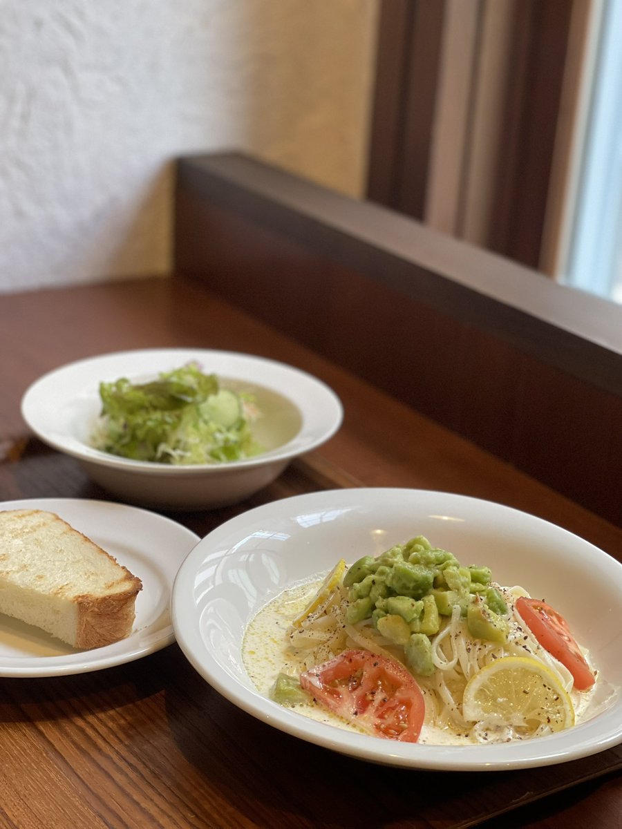 cafe806's tweet photo. 涼風アボカドとトマトのレモンクリーム冷製生パスタ単品¥1380
涼風蒸し鶏と大葉のレモンクリーム冷製パスタ単品¥1380
しっとり蒸し鶏と香り豊かな大葉を爽やかなレモンクリームで仕上げた夏にピッタリ冷製生パスタ
#徳島カフェ#徳島ドックカフェ https://t.co/ud2v8OSAeW